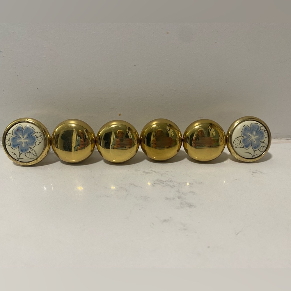 6 total Drawer Knobs (sold together)